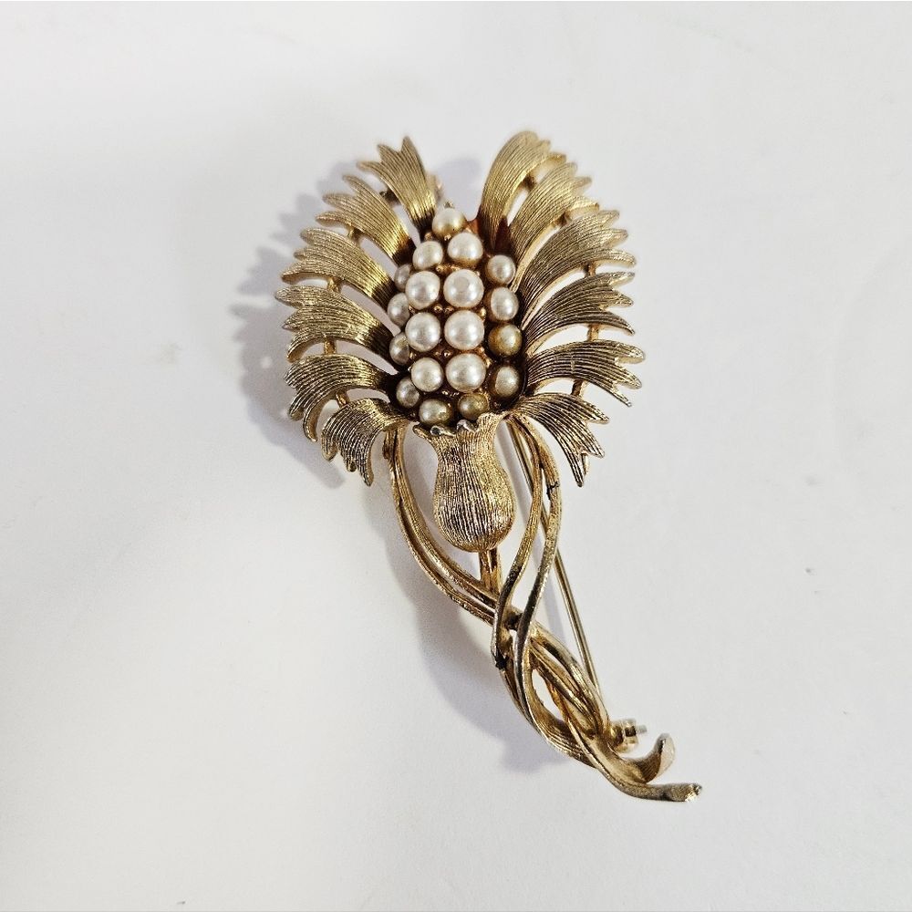 Vintage Lisner Signed Large Flower Faux Pearl Gold Gilt Leaves Bridal Pin Brooch